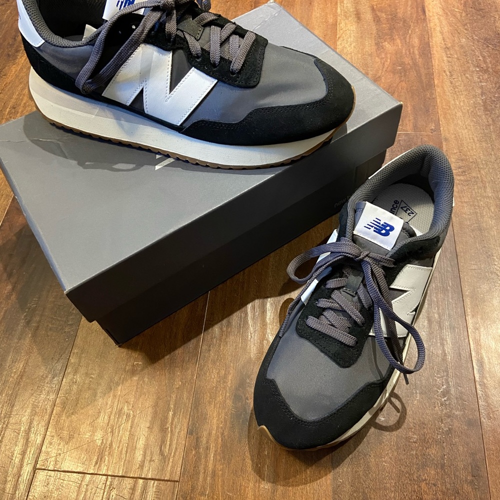 New Balance 237